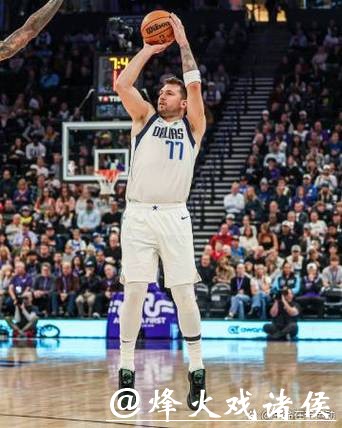 东契奇37+7+9关键防守漏人 独行侠负爵士4连败 东契奇37+7+9关键防守漏人 独行侠负爵士4连败